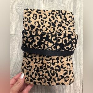 2 Rachel Zoe Leopard Print Hand Towels. PRICE IS FIRM 8 n stock.